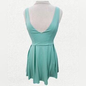 Elegant Mint Green Sleeveless Dress